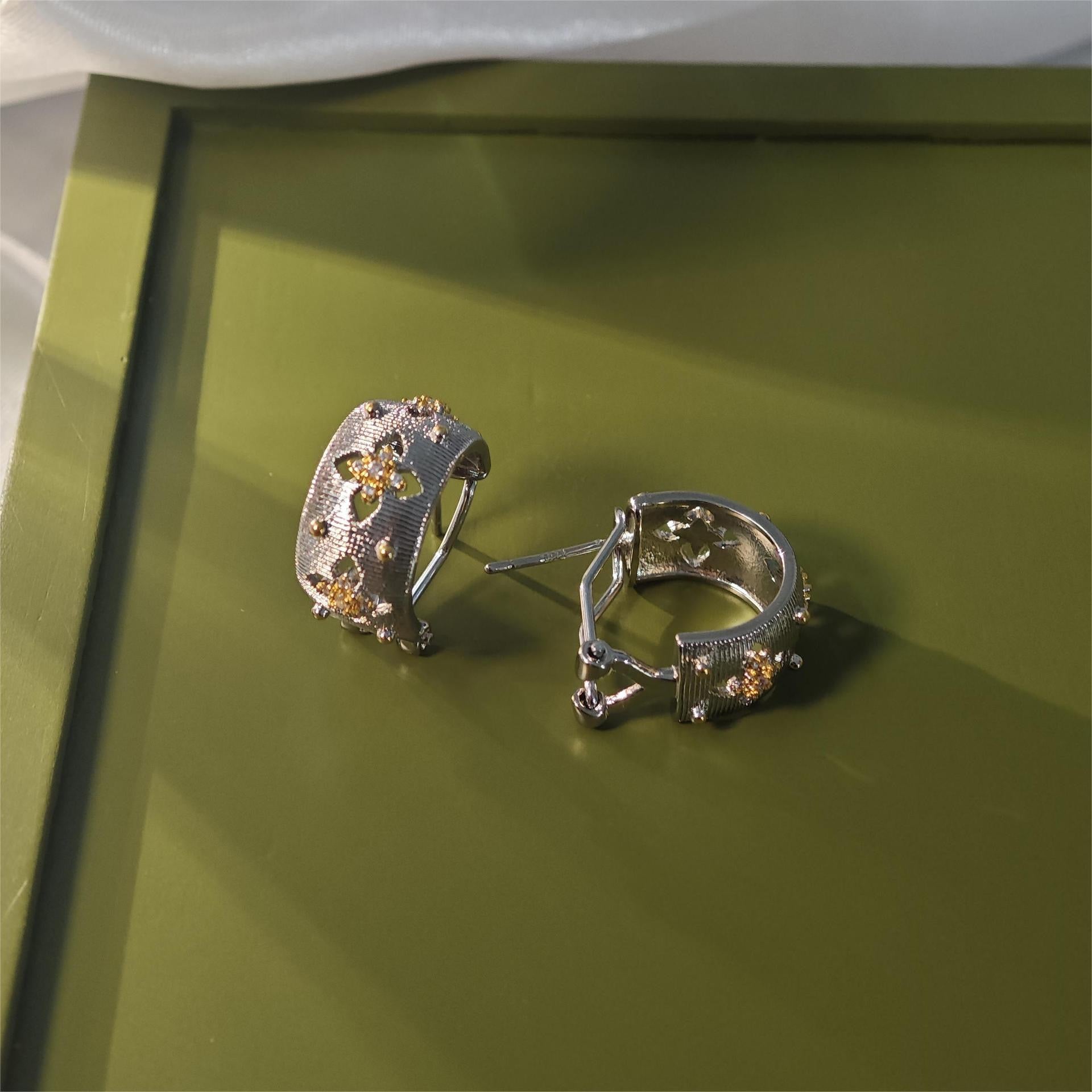 Four Leaves Clover Bangle
